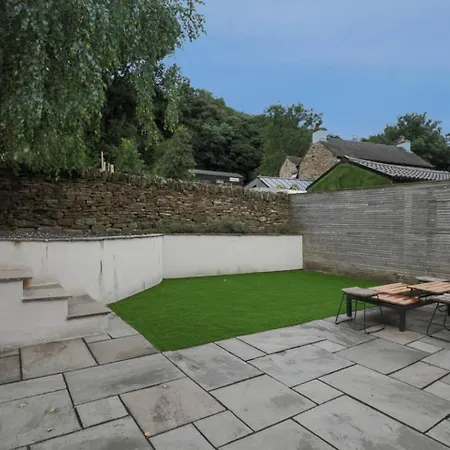Prime Location, Modern 2br House Sheffield