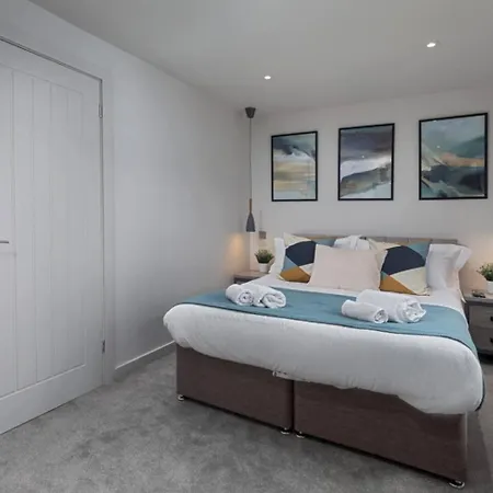 Prime Location, Modern 2br House * Sheffield