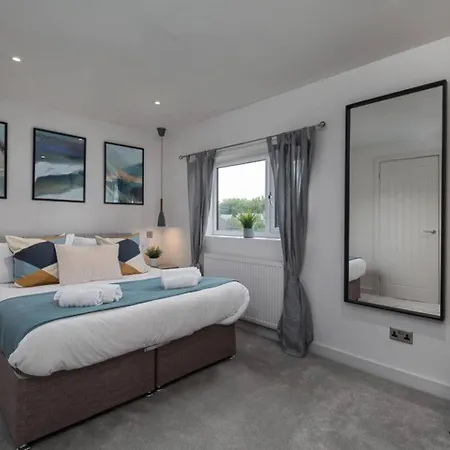 Prime Location, Modern 2br House *