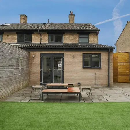 Prime Location, Modern 2br House Sheffield