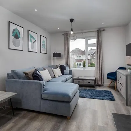 Prime Location, Modern 2br House Holiday home